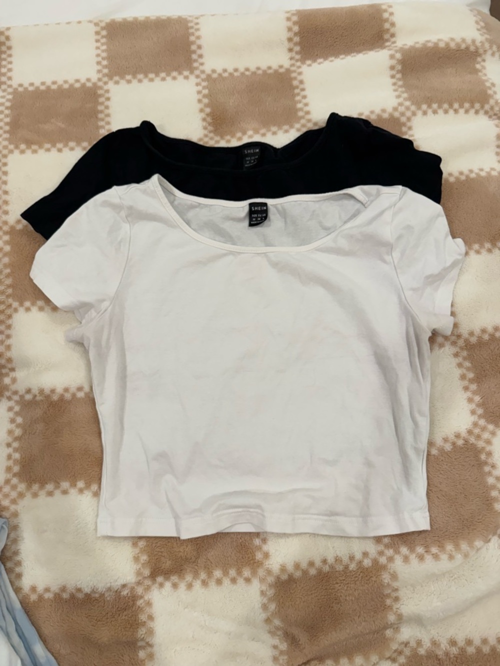 SHEIN Black & White Scoop Neck Short Sleeve Crop Top Duo